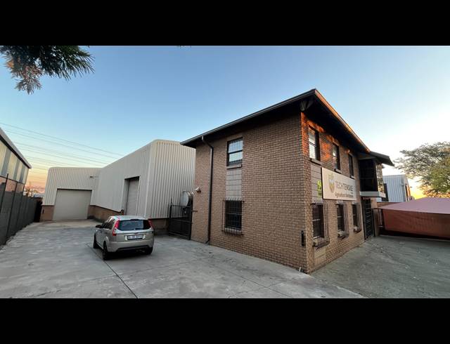 873M² WAREHOUSE FOR SALE IN SEBENZA